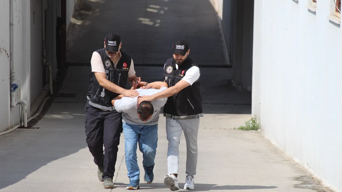 Adana'da narkotik operasyonu: 20 milyon TL değerinde 283 bin hap ele geçirildi