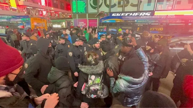 ABD'de polisin darbettiği 29 yaşındaki genç üç gün sonra hayatını kaybetti sokaklar karıştı! Dehşet anlarının görüntüsü ortaya çıktı-6