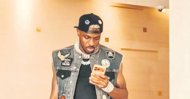 Nijeryalı yıldız futbolcu Victor Osimhen’in 32 milyonluk dev kolyesi