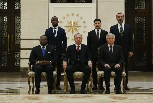 Cumhurbaşkanı Erdoğan Ekvator Ginesi Büyükelçisi Moises Mba Nchama'yı kabul etti-2