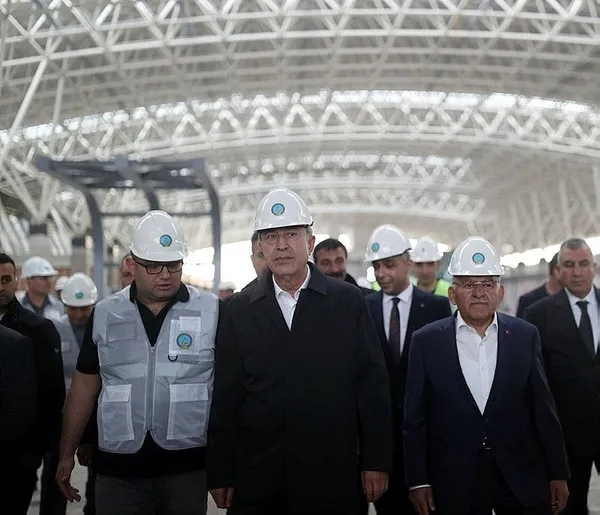 bakan-akardan-kayseri-havalimani-yeni-terminal-binasi-insaatinda-inceleme-1681927285685.jpeg