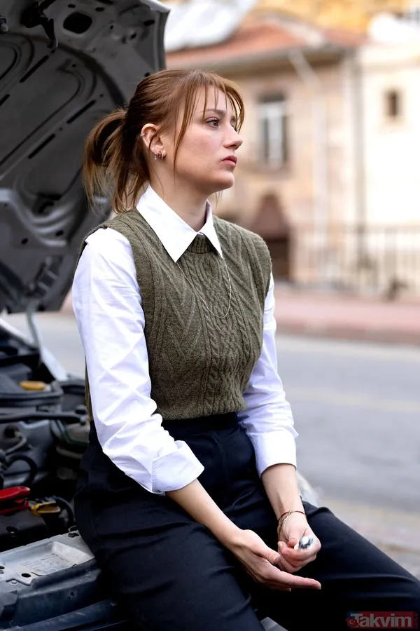 6 yıl önce tası tarağı toplayıp İzmir’e yerleşmişti! Safir’in Güneş’i Gizem Karaca’nın havuzlu lüks villasına bakın! İçi ayrı dışı ayrı güzel - 2