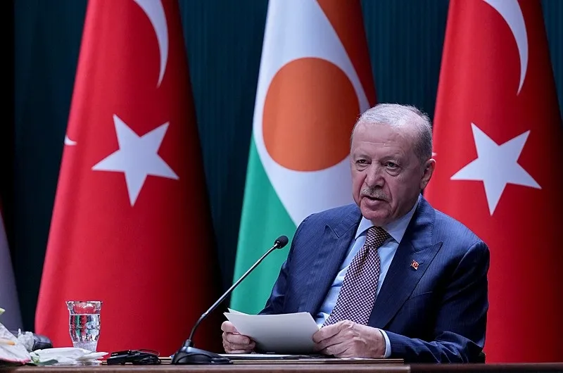 afrika-ile-kazan-kazan-baskan-erdogan-ve-nijer-cumhurbaskani-tchiani-imzalari-atti-erdogan-bize-destek-veriyor-1780587570662.jpeg Afrika ile kazan kazan! Başkan Erdoğan ve Nijer Cumhurbaşkanı Tchiani imzaları attı | "Erdoğan bize destek veriyor"-6