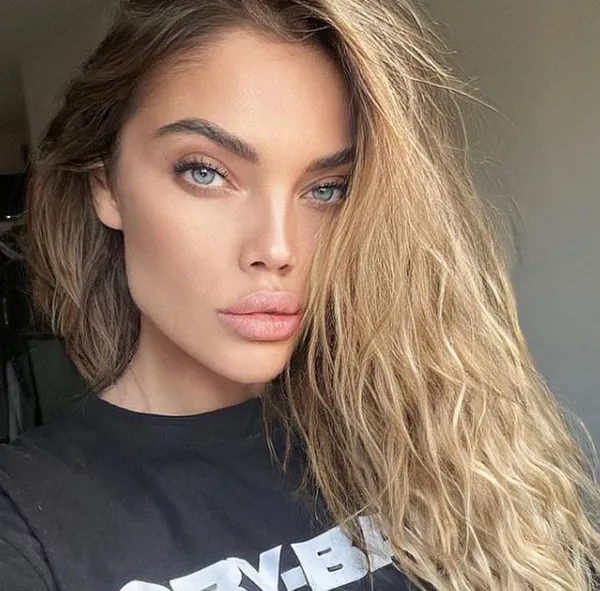 istanbulda-balkondan-duserek-hayatini-kaybeden-ukraynali-fotomodel-manken-anzelika-srabiantsin-son-sozleri-ortaya-cikti-1623504907794.jpg İstanbul'da rezidansın balkonundan düşerek ölen Ukraynalı fotomodel Anzelika Srabiants’ın son görüntüleri ortaya çıktı-7