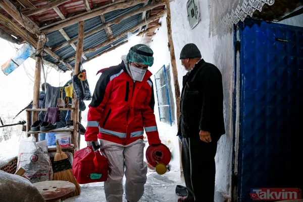 Koronavirüs aşılamaları devam ediyor! Sağlık çalışanları kar kış dinlemiyor! İşte fedakarlığın fotoğrafları - 4