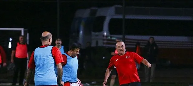 Bakanlar yeşil sahaya indi