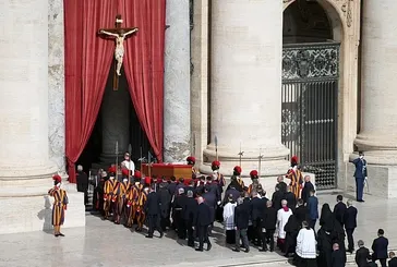 Papa’nın naaşı Aziz Petrus Bazilikası’nda