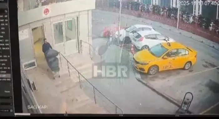 adli-emanette-bir-hirsizlik-vakasi-daha-9-tam-5-ceyrek-altin-calan-memur-tutuklandi-ihtiyacim-kadar-aldim-1770732510069.jpeg Adli emanette bir hırsızlık vakası daha! Ankara'da 9 tam 5 çeyrek altın çalan memur tutuklandı: "İhtiyacım kadar aldım"-3