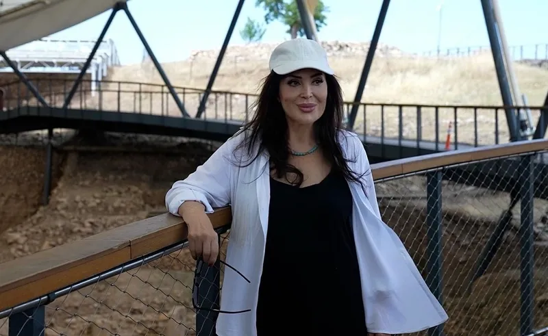 turkan-soray-arsivi-karistirip-sosyal-medyayi-salladi-takipcileri-bakmaya-doyamadi-1775133888005.jpg Türkan Şoray arşivi karıştırıp sosyal medyayı salladı! Takipçileri bakmaya doyamadı-7