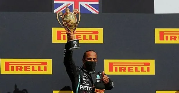 Formula 1’de Hamilton’dan üst üste üçüncü zafer! Patlak lastikle yarışı kazandı