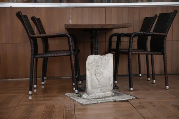 kebapciya-gelenler-mezar-tasi-sanip-irkiliyor-eyupsultandaki-namazgah-tasinin-hikayesi-bilinmiyor-1639910807405.jpg 600