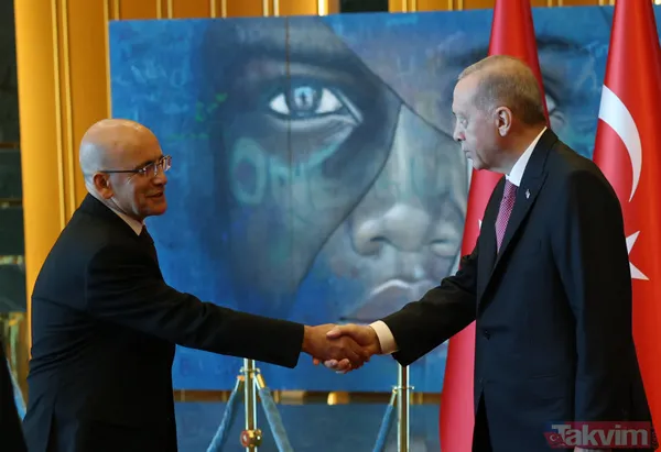 Külliye'de '30 Ağustos' kabulleri! Başkan Erdoğan'dan Türkiye'nin ilk kadın amirali Gökçen Fırat'a: Sen benim hemşehrimdin he? - 16