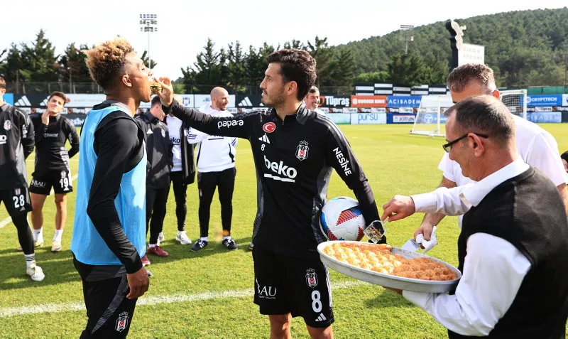 Beşiktaş Kasımpaşa karşısında! van Bronckhorst 11'i belirledi - 2
