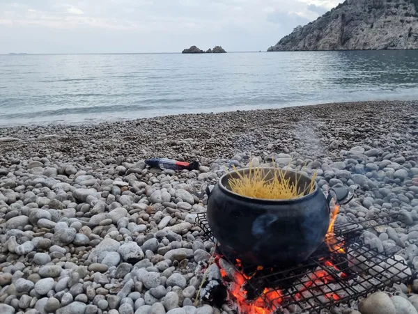 antalyada-haber-spikeri-hazal-bozkurtun-da-oldugu-tekne-denizde-alabora-oldu-deniz-suyunda-makarna-yaparak-hay-1666273366331.jpg Antalya'da haber spikeri Hazal Bozkurt'un da olduğu tekne denizde alabora oldu! Deniz suyunda makarna yaparak hayata tutundular-5