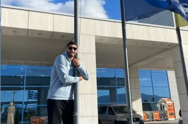 FETÖ'cü Enes Kanter, Yunan direğine sarıldı! Türkiye'ye saldırdı