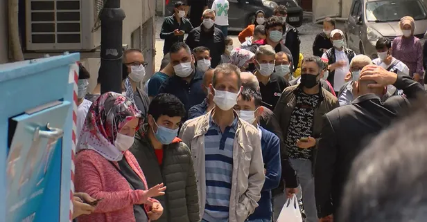 Esenler'in ardından şimdi de Zeytinburnu! Tatlı almak isteyenler uzun kuyruklar oluşturdu