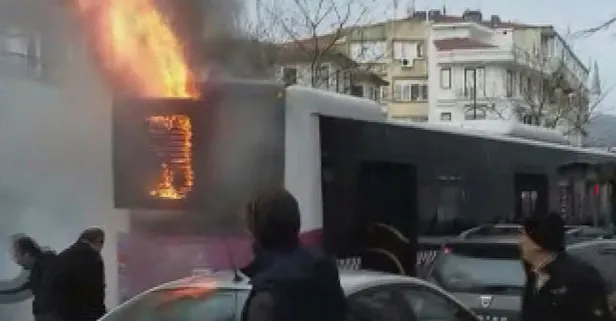 Fatih'te panik anları! Halk otobüsü alev aldı
