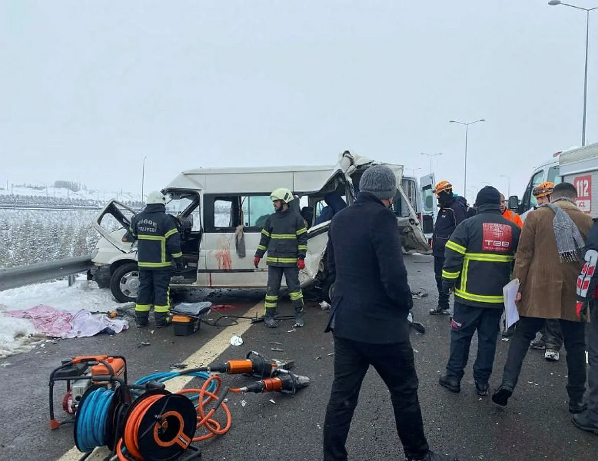 Korkunç kaza: 2’si çocuk, 3 ölü