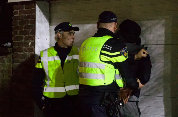 Hollanda'da skandal! Cami önünde İslam karşıtı gösteri-4