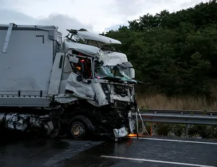 İstanbul’da iki tır birbirine girdi! Facia ucuz atlatıldı