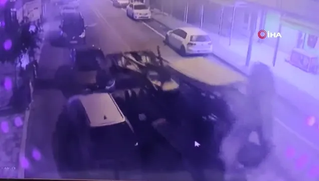 Mersin'in Erdemli ilçesinde çaldığı belediyeye ait kepçe ile 3 araca çarparak zarar veren şahıs, çıkarıldığı mahkemece tutuklandı