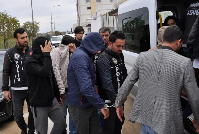 Adana'da yakalandılar! Uyuşturucu hap bulamayınca... - 1