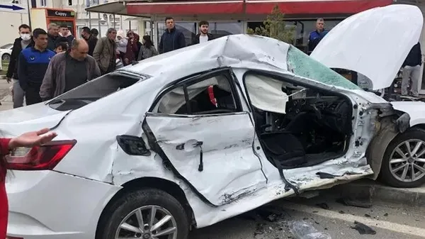 Ankara’da TIR ile otomobil çarpıştı: 4 yaralı-2