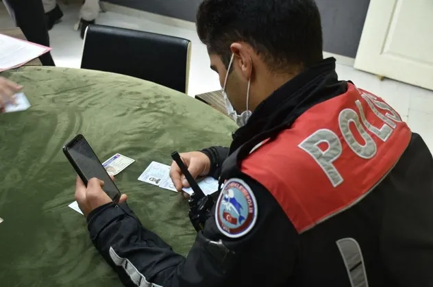 SON DAKİKA: Türkiye genelinde eş zamanlı dev denetim: Çok sayıda kişi yakalandı binlerce kişiye ceza kesildi