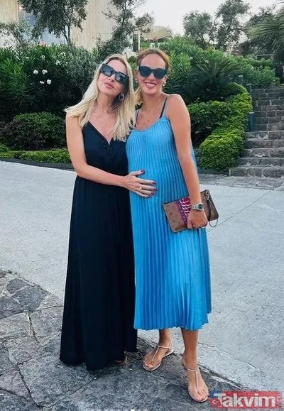 2 ay doğum yapan Seda Bakan’ın son haline bakın! Derin yırtmaçlı pozlarına ilk yorum sıkı dostu Hadise’den! Seda Sayan d kayıtsız kalamadı - 7