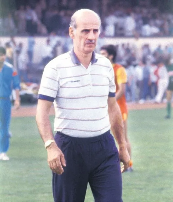 1658774917452.jpeg Türk futbol tarihinin akışını değiştiren, şampiyonluğu ilk kez İstanbul dışına taşıyan büyük efsane Ahmet Suat Özyazıcı-6