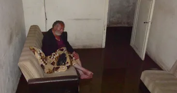 Milyonerin ibretlik hikayesi... Para bitti aşk bitti! Şimdi lağım sularıyla baş başa...
