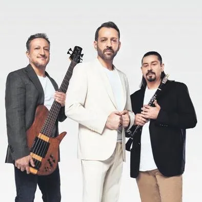 divaya-servetlik-hediye-1659985200829.jpeg Uşak'ta sahne alan Bülent Ersoy'a servetlik hediye!-8