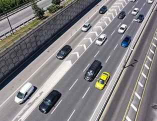 Resmen çocuk oyuncağı ettiler! Dikey bahçelerin yerine koydukları reklam panolarını da kaldırdılar! Vatandaştan İBB'ye sert tepki