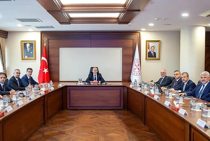 Bakan Şimşek liderliğinde toplandı!