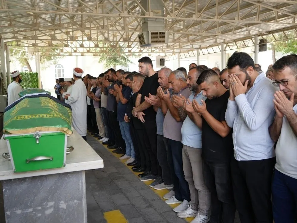Girne'deki gemi faciasında yürek yakan veda: 14 yaşındaki Nisa toprağa verildi, babası hala kayıp-6