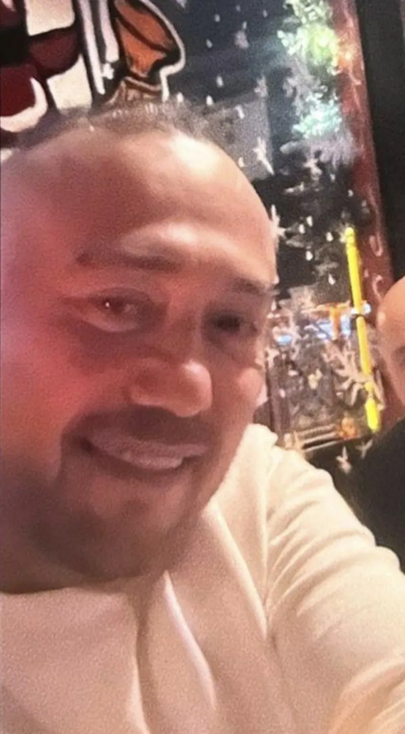 chpli-ozkan-yalimin-telefonundan-pavyon-goruntuleri-cikti-1774806770530.jpeg CHP’li Özkan Yalım’ın telefonundan pavyon görüntüleri çıktı!-3