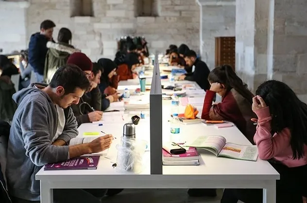 KYK kredi faizine iki çözüm! Ekimde Meclis'e geliyor | KYK kredi faizleri nasıl silinecek, kimler yararlanacak?