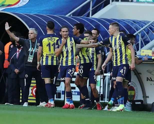bu-fener-savasiyor-1633740264071.jpeg Bu Fenerbahçe savaşıyor! Savunma istatistikleri ve koşu mesafesi yükseldi...-3