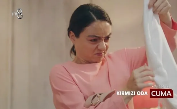 kirmizi-oda-bu-aksam-yok-mu-var-mi-bu-aksam-kirmizi-oda-yeni-bolum-niye-yok-halit-ozgur-sari-oynayacak-mi-1641570169905.jpg Kırmızı Oda bu akşam yok mu, var mı? Bu akşam Kırmızı Oda yeni bölüm niye yok? Halit Özgür Sarı oynayacak mı?-4