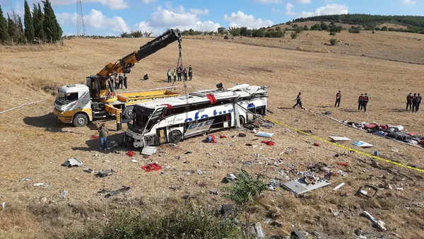 otobus-kazalarinda-21-kisi-hayatini-kaybetti-gozler-emniyet-kemerine-cevrildi-takmayana-agir-yaptirimlar-getirilsin-1628747839816.jpg Otobüs kazalarında 21 kişi hayatını kaybetti! Gözler emniyet kemerine çevrildi: Takmayana ağır yaptırımlar getirilsin-7