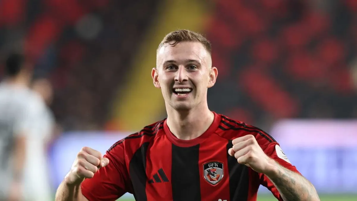 Galatasaray ve Trabzonspor'un transferde Kacper Kozlowski savaşı