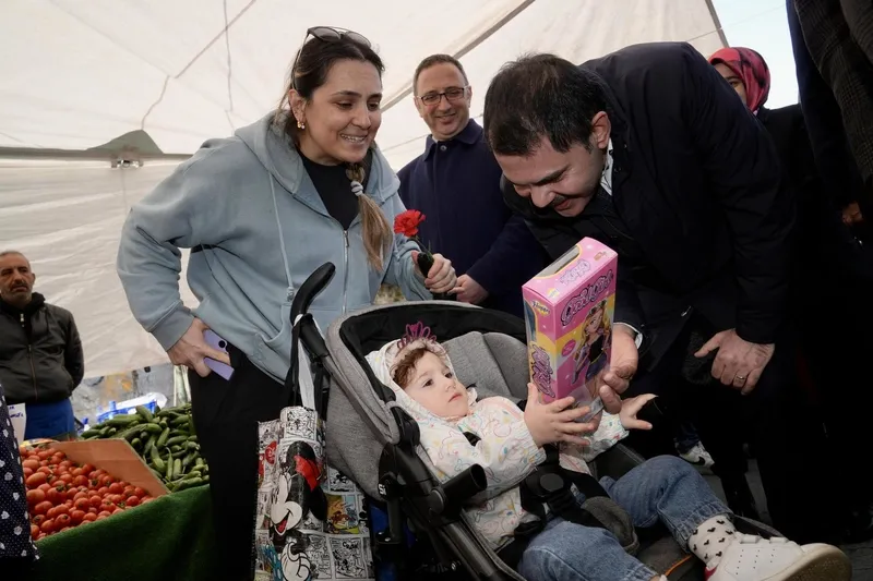 Cumhur İttifakı İBB Başkan adayı Murat Kurum Sarıyer'de pazar esnafını ziyaret etti olta balıkçılarıyla görüştü: "Büyükşehir'de başkanımız sizsiniz"-2