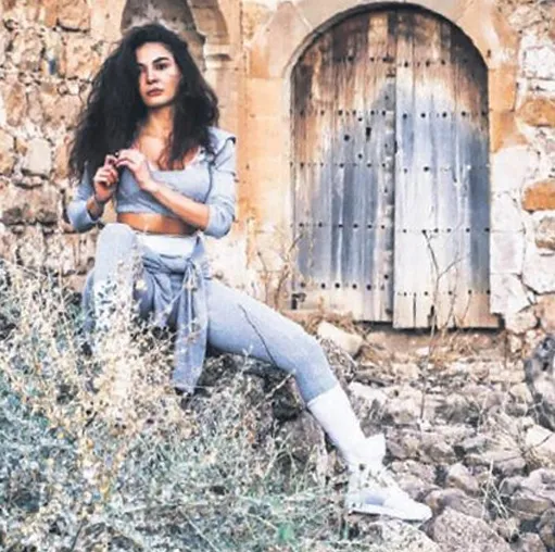ebruyla-mard-in-1603747679707.jpg Hercai'nin başrolü Ebru Şahin ile Mardin-3