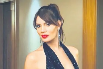 Ayça Varlıer sahnedeki dansıyla fırtına gibi esti!