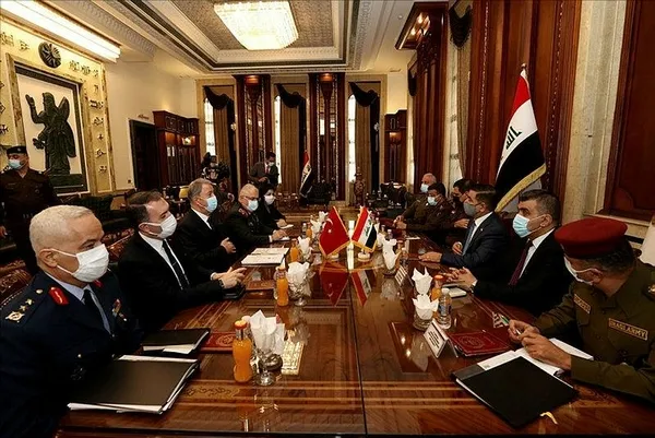 turkiyeden-kritik-irak-temasi-milli-savunma-bakani-hulusi-akar-berhem-salih-ve-kazimi-ile-bir-araya-geldi-1610987793777.jpeg Türkiye'den kritik Irak teması! Milli Savunma Bakanı Hulusi Akar, Berhem Salih ve Kazımi ile bir araya geldi-4