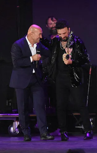 CHP'li İzmir Büyükşehir Belediyesi Başkanı Tunç Soyer halkın parasını yine konserlere döktü! Tarkan'dan sonra şimdi de Gülşen'e 5 milyon TL