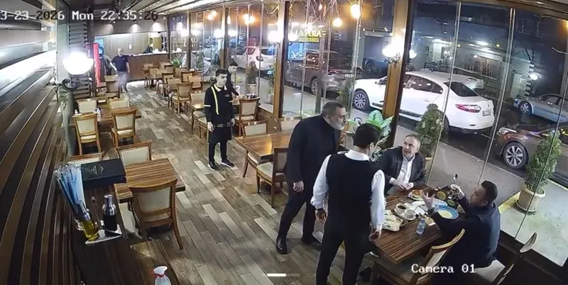 beylikduzunde-yaka-paca-kelle-paca-dayak-yiyen-chpli-nadir-ataman-dayak-atan-imamoglunun-muteahhidi-kahriman-1775769545860.jpeg Beylikdüzü'nde yaka paça kelle paça! Dayak yiyen CHP'li Nadir Ataman dayak atan İmamoğlu'nun müteahhidi Kahriman-3