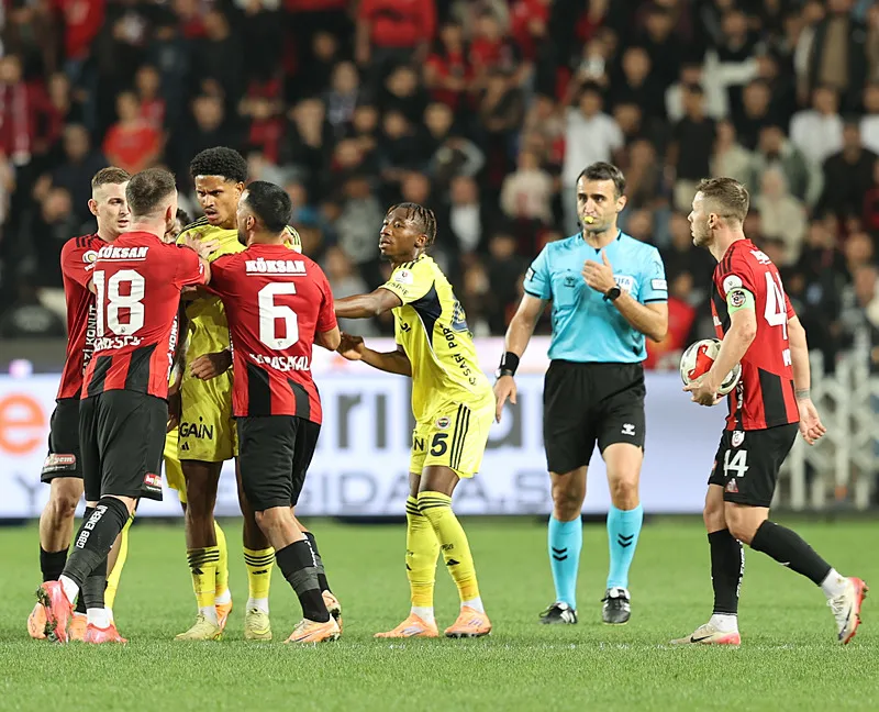 Beşiktaş - Fenerbahçe maçının 11'leri netleşti! Kartal ve Kanarya'nın dev randevusu - 18