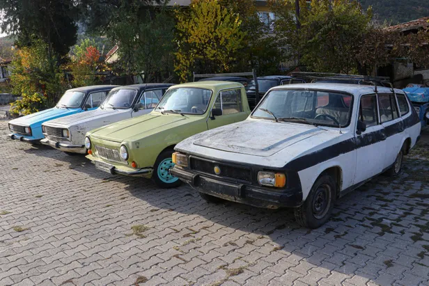 eskisi-olmayanin-acari-olmaz-bire-aldi-uc-dort-katina-satiyor-hunerini-duyanlar-1606416771881.jpg Eskisi olmayanın acarı olmaz! Bire aldı üç dört katına satıyor! Hünerini duyanlar...-2