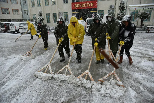 yarin-ispartada-okullar-tatil-mi-7-subat-pazartesi-isparta-kars-aksarayda-kar-tatili-var-mi-okullar-5-gun-tati-1644132984231.jpg Bugün Isparta'da okullar tatil mi? 7 Şubat Pazartesi Isparta, Kars, Aksaray'da kar tatili var mı? Okullar 5 gün tatil mi? Valilik açıklamaları...-5